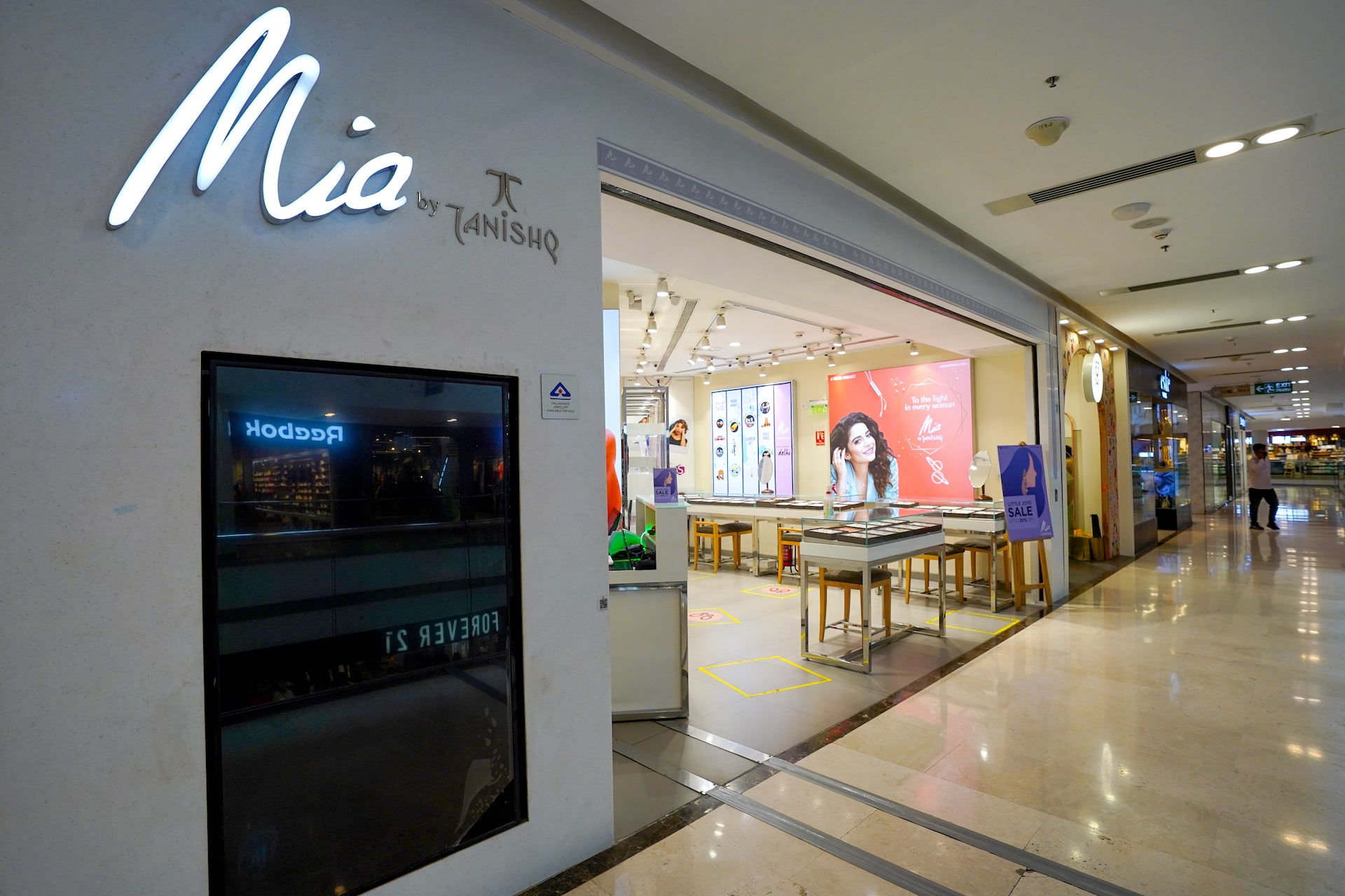 Mia By Tanishq Dlf Mall Of India