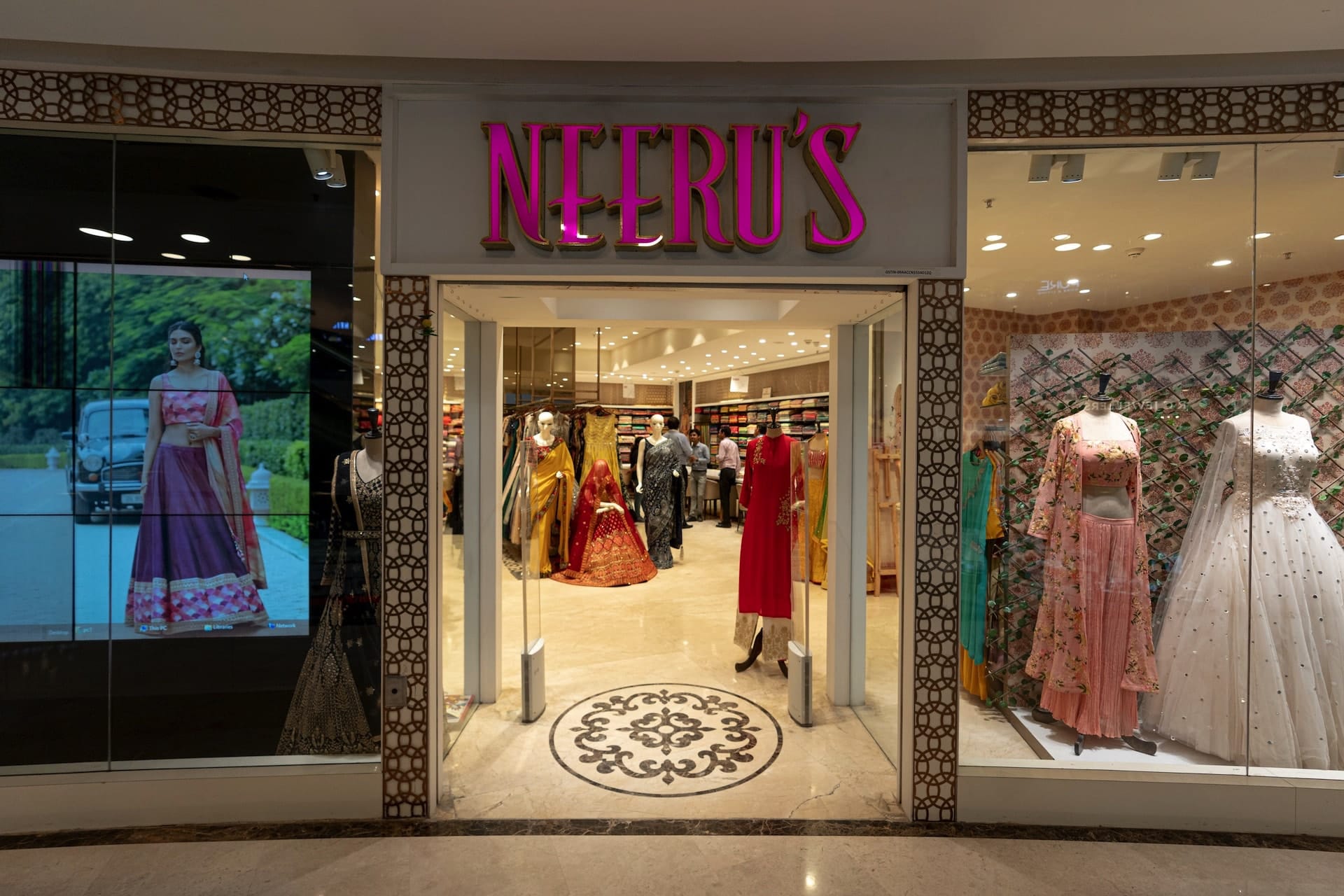 NEERU S DLF Mall Of India