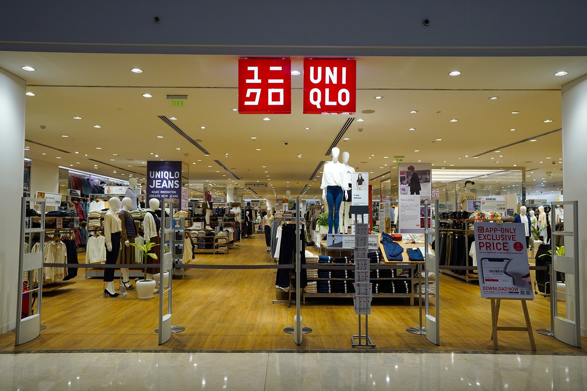 Uniqlo | DLF Mall of India